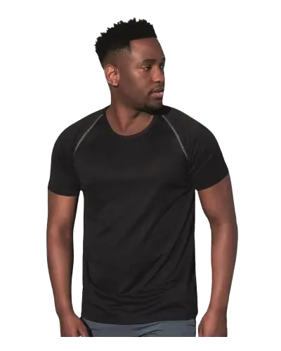 T-shirt raglan Kenan à personnaliser couleur Black opal avec modèle homme vue de face